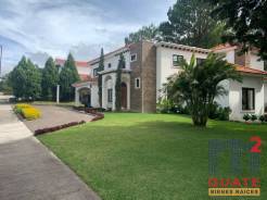 M2Guate-V7809-Casa-tipo-Mansión-en-Venta-Carretera-a-El-Salvador