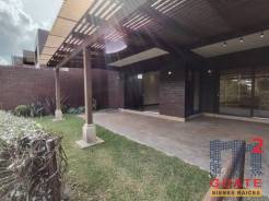 M2Guate-V8481-Casa-en-condominio-en-Venta-Guatemala-Zona-10