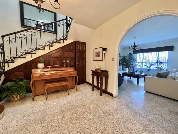 M2Guate-R10221-Casa-tipo-Townhouse-en-Renta-Guatemala-Zona-15