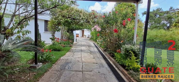 M2Guate-V10020-Casa-fuera-de-condominio-en-Venta-Mixco
