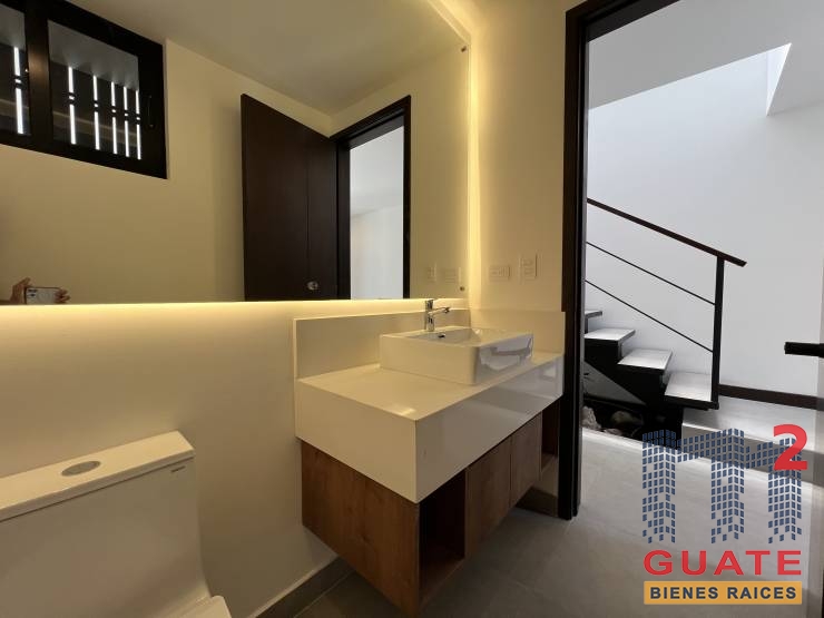 M2Guate-V10032-Casa-en-condominio-en-Venta-Guatemala-Zona-10