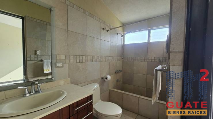 M2Guate-V10153-Casa-tipo-Townhouse-en-Venta-Guatemala-Zona-16